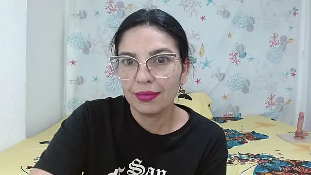 anybellucci43 online show from December 21, 3:25 am