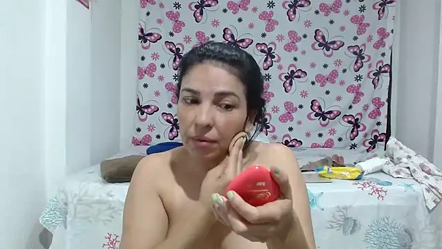 anybellucci43 online show from January 19, 11:00 pm