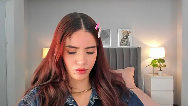 Snapshot of Madie__collins chatting on February 4, 11:49 am Madie collins online show from February 4, 11:49 am