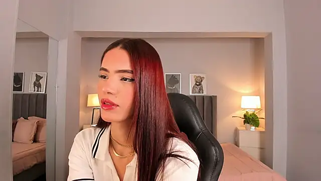 Snapshot of Madie__collins chatting on March 5, 10:55 am Madie collins online show from March 5, 10:55 am