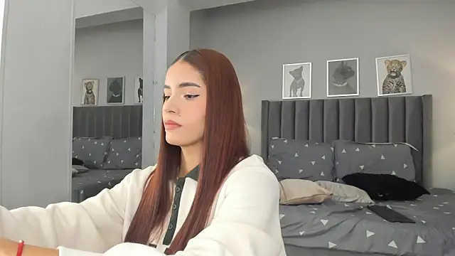 Snapshot of Madie__collins chatting on October 17, 11:57 am Madie collins online show from October 17, 11:57 am