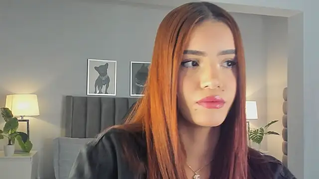 Snapshot of Madie__collins chatting on November 6, 11:33 am Madie collins online show from November 6, 11:33 am