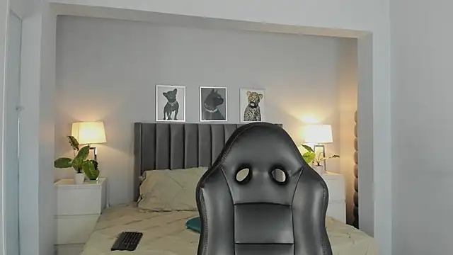 Snapshot of Madie__collins chatting on November 12, 11:43 am Madie collins online show from November 12, 11:43 am