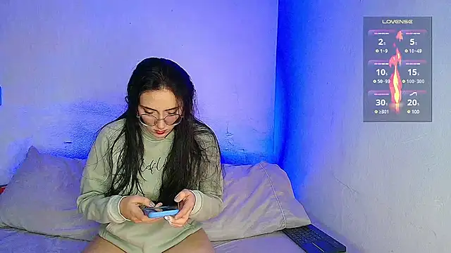 Snapshot of aron_wi chatting on December 15, 1:02 am aron wi online show from December 15, 1:02 am