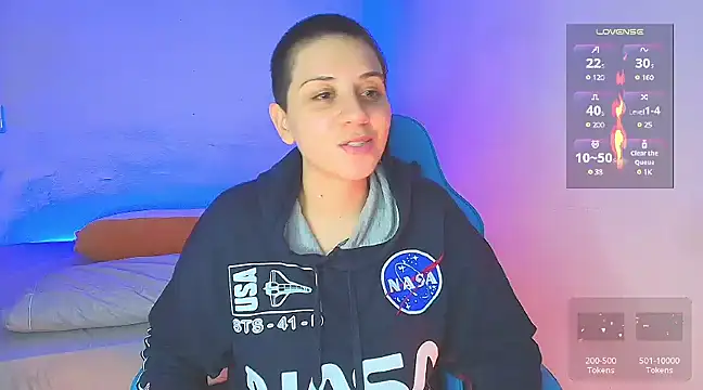 Snapshot of aron_wi chatting on December 17, 10:32 pm aron wi online show from December 17, 10:32 pm