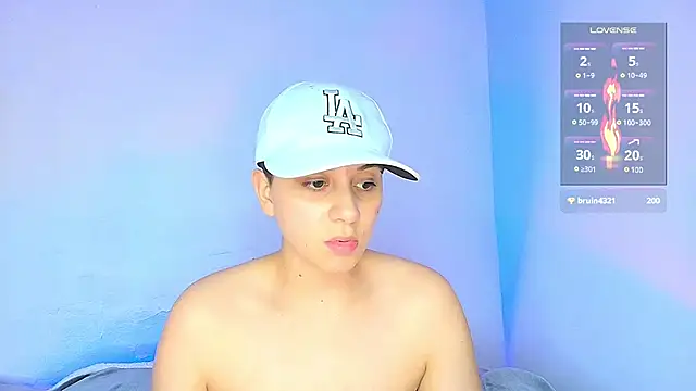 Snapshot of aron_wi chatting on December 20, 2:19 am aron wi online show from December 20, 2:19 am