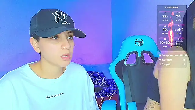 Snapshot of aron_wi chatting on December 24, 3:27 am aron wi online show from December 24, 3:27 am