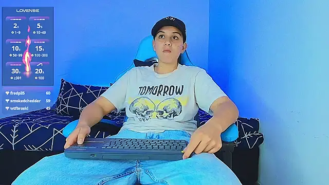 Snapshot of aron_wi chatting on January 10, 1:10 am aron wi online show from January 10, 1:10 am