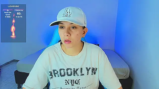 Snapshot of aron_wi chatting on January 10, 9:13 am aron wi online show from January 10, 9:13 am