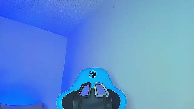 Snapshot of aron_wi chatting on January 13, 8:15 am aron wi online show from January 13, 8:15 am