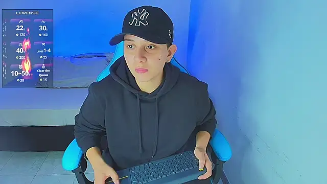 Snapshot of aron_wi chatting on January 13, 9:31 pm aron wi online show from January 13, 9:31 pm