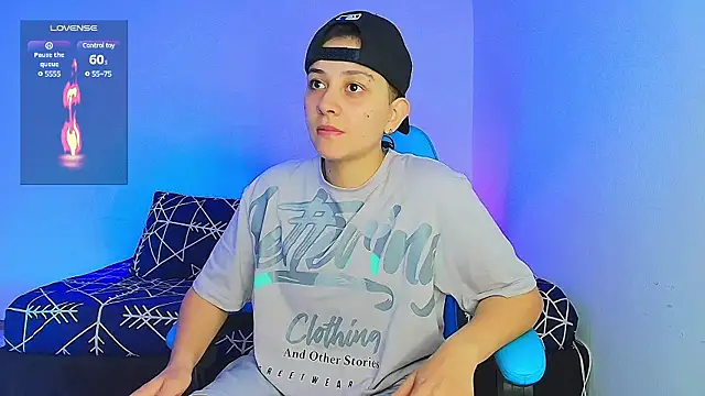 Snapshot of aron_wi chatting on January 22, 9:10 pm aron wi online show from January 22, 9:10 pm