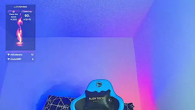 Snapshot of aron_wi chatting on January 23, 12:14 am aron wi online show from January 23, 12:14 am