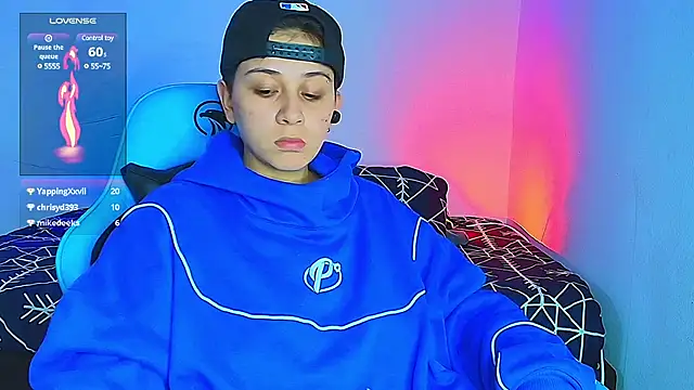 Snapshot of aron_wi chatting on February 3, 12:15 am aron wi online show from February 3, 12:15 am