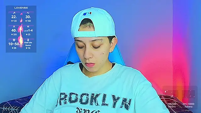 Snapshot of aron_wi chatting on February 3, 9:30 am aron wi online show from February 3, 9:30 am