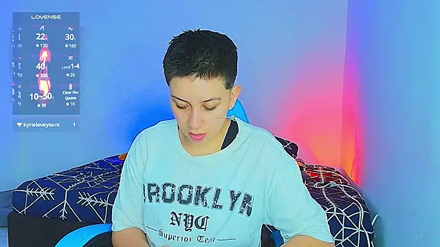 Snapshot of aron_wi chatting on February 4, 9:07 am aron wi online show from February 4, 9:07 am