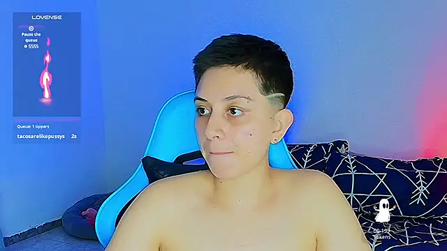 Snapshot of aron_wi chatting on February 4, 11:49 pm aron wi online show from February 4, 11:49 pm