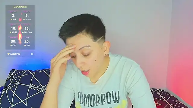 Snapshot of aron_wi chatting on February 5, 9:18 pm aron wi online show from February 5, 9:18 pm