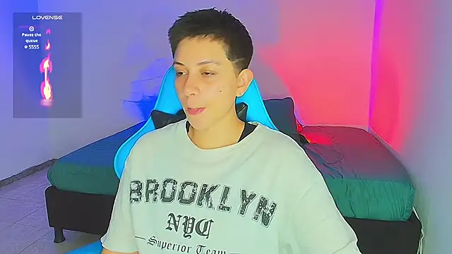 Snapshot of aron_wi chatting on February 13, 12:21 pm aron wi online show from February 13, 12:21 pm