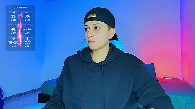 Snapshot of aron_wi chatting on February 13, 11:26 pm aron wi online show from February 13, 11:26 pm