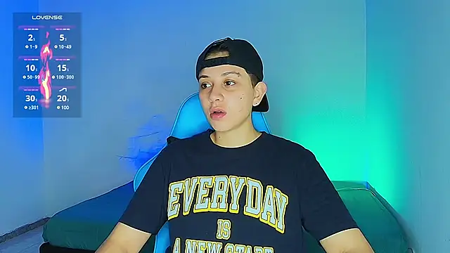 Snapshot of aron_wi chatting on February 15, 12:33 pm aron wi online show from February 15, 12:33 pm