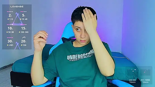 Snapshot of aron_wi chatting on February 19, 1:06 pm aron wi online show from February 19, 1:06 pm