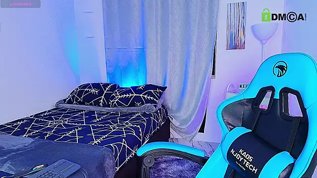 Snapshot of aron_wi chatting on September 9, 10:37 am aron wi online show from September 9, 10:37 am