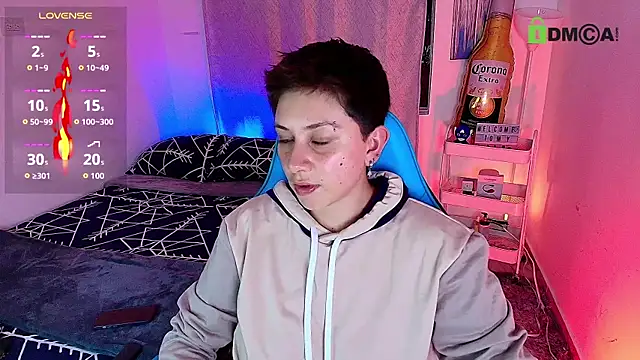 Snapshot of aron_wi chatting on September 21, 1:40 am aron wi online show from September 21, 1:40 am