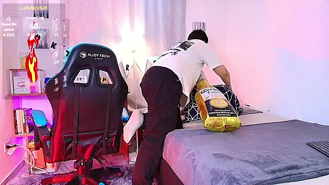 Snapshot of aron_wi chatting on September 25, 10:02 pm aron wi online show from September 25, 10:02 pm