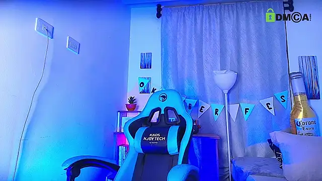 Snapshot of aron_wi chatting on September 26, 10:03 pm aron wi online show from September 26, 10:03 pm