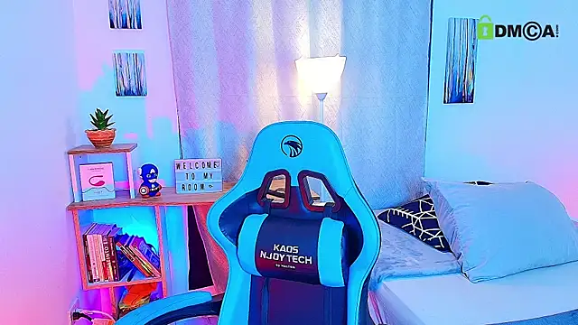 Snapshot of aron_wi chatting on October 9, 12:03 pm aron wi online show from October 9, 12:03 pm