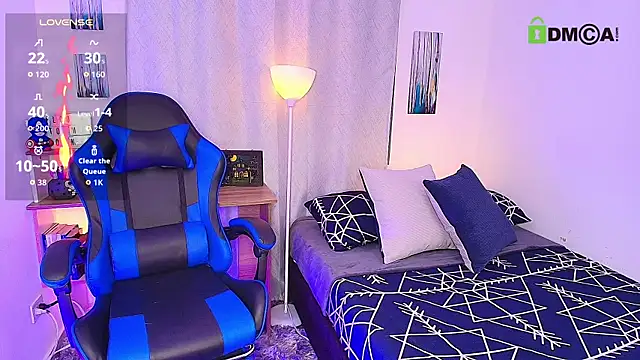 Snapshot of aron_wi chatting on November 3, 10:38 am aron wi online show from November 3, 10:38 am