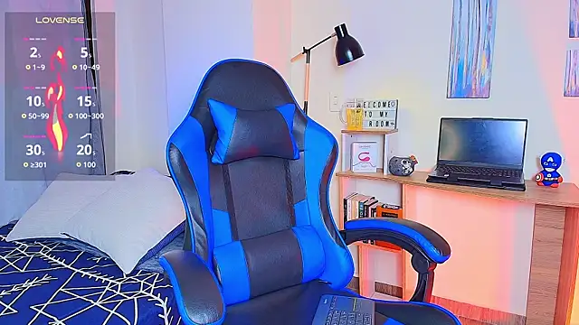 Snapshot of aron_wi chatting on December 16, 11:04 am aron wi online show from December 16, 11:04 am