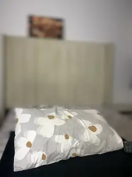 BhadBhad Kitty online show from October 4, 4:43 am