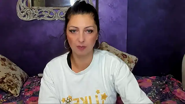 Snapshot of DivinSandra chatting on December 8, 11:14 am DivinSandra online show from December 8, 11:14 am