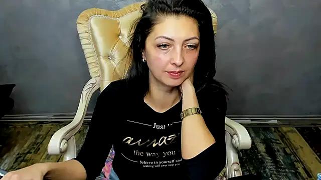 Snapshot of DivinSandra chatting on December 21, 8:39 am DivinSandra online show from December 21, 8:39 am