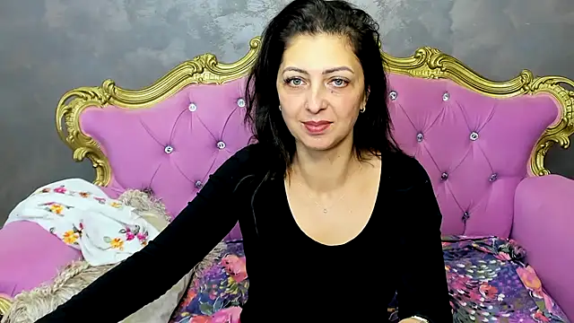 Snapshot of DivinSandra chatting on January 5, 4:25 am DivinSandra online show from January 5, 4:25 am