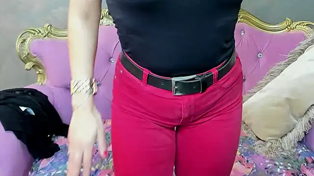 Snapshot of DivinSandra chatting on February 24, 10:37 am DivinSandra online show from February 24, 10:37 am