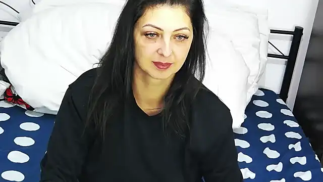 Snapshot of DivinSandra chatting on March 7, 9:40 am DivinSandra online show from March 7, 9:40 am