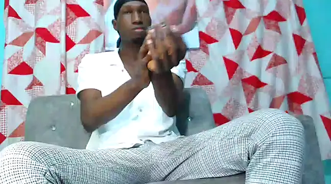 Snapshot of black30cmdick chatting on February 8, 11:13 pm black30cmdick online show from February 8, 11:13 pm