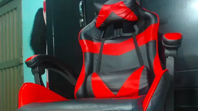 Snapshot of black30cmdick chatting on October 13, 9:09 am black30cmdick online show from October 13, 9:09 am