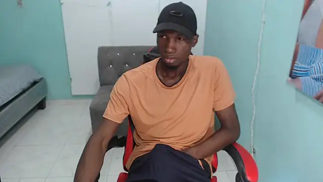 Snapshot of black30cmdick chatting on November 14, 9:46 pm black30cmdick online show from November 14, 9:46 pm