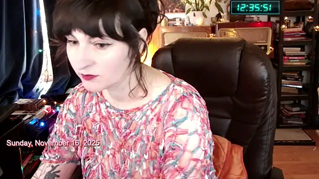 Snapshot of 404girlnotfound chatting on November 16, 11:38 am 404girlnotfound online show from November 16, 11:38 am