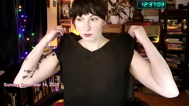 Snapshot of 404girlnotfound chatting on December 14, 11:37 am 404girlnotfound online show from December 14, 11:37 am