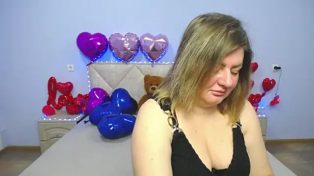 ZannaDreil online show from March 4, 7:01 pm