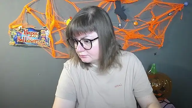 ZannaDreil online show from October 13, 5:57 pm