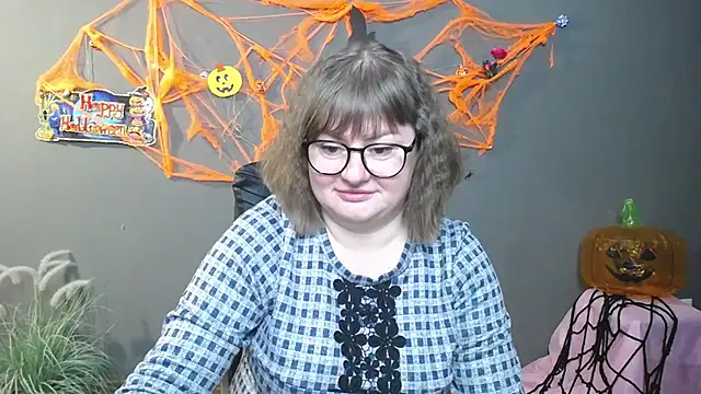 ZannaDreil online show from October 31, 7:04 pm