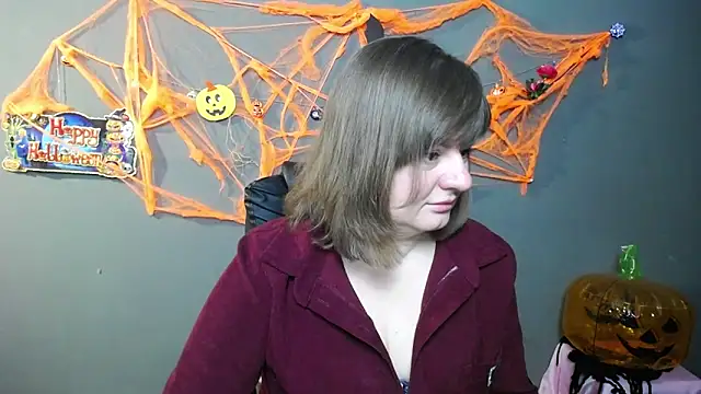 ZannaDreil online show from November 3, 7:04 pm