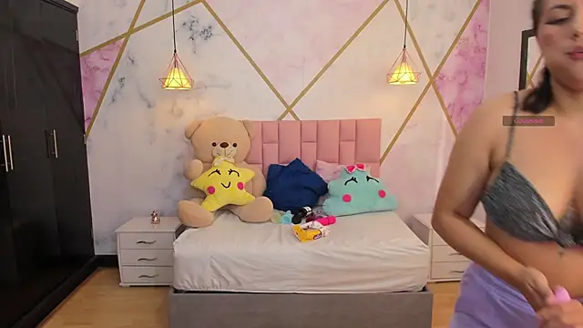 lizortiz online show from February 19, 12:33 pm