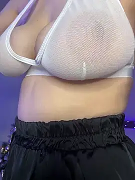 LoveLuna  online show from December 25, 7:13 pm